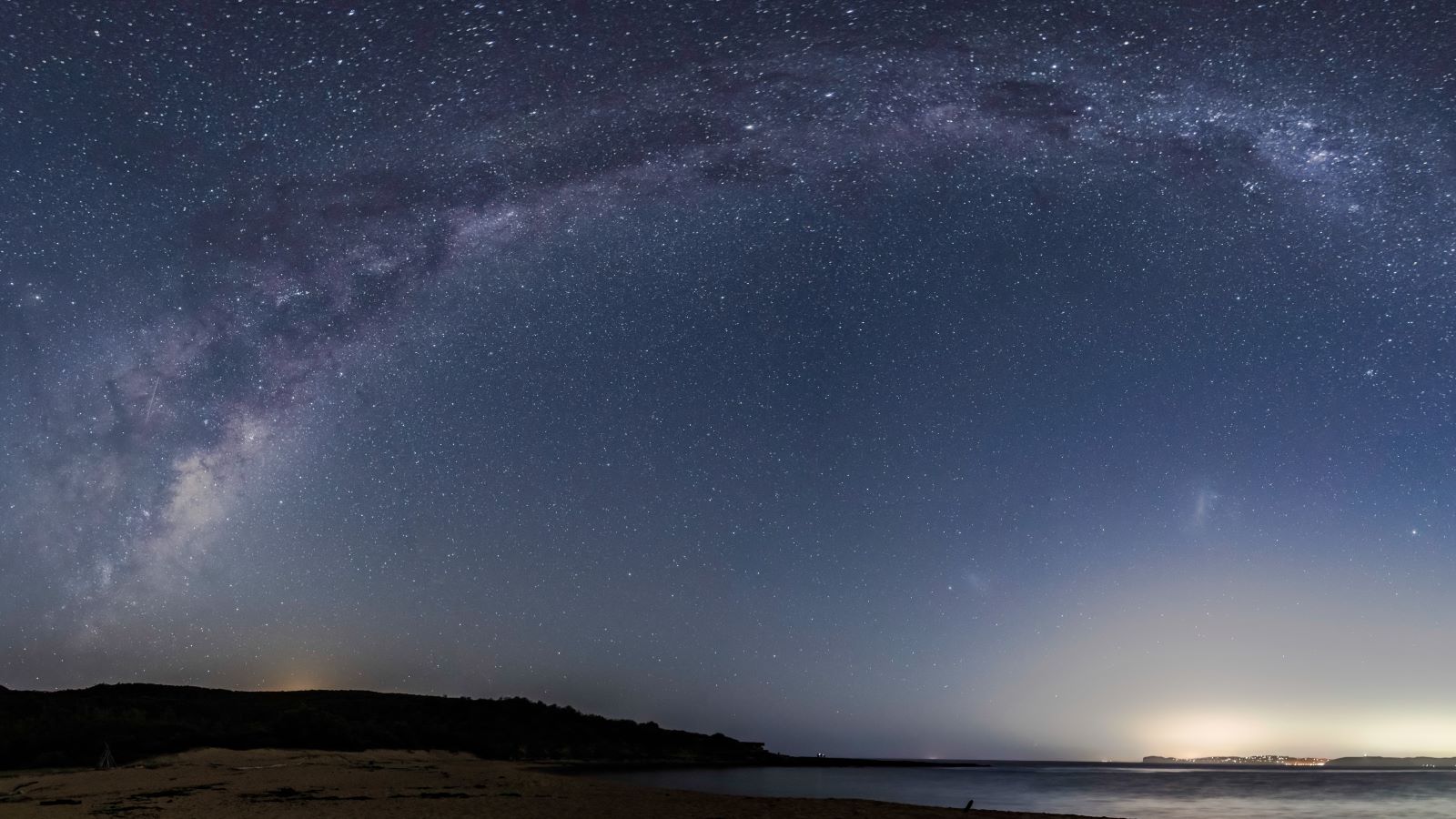The coastal horizon at night off the Australian eastern coast showing the Milky Way.
